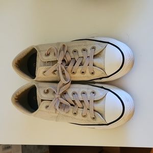 NWOT Women's Converse size 9